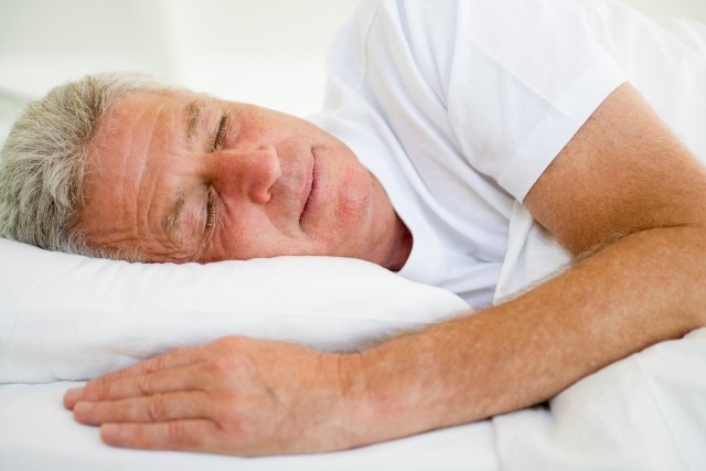 5 советов, которые помогут улучшить сон пожилого человека